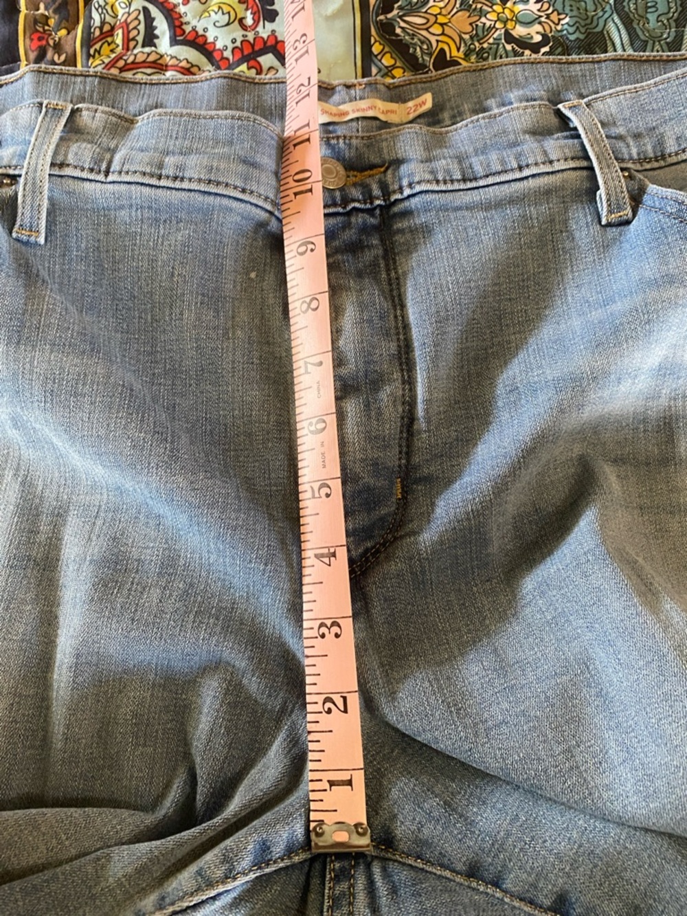 Levi’s classic red tag Women’s Light Blue capris 22W - Picture 7 of 10